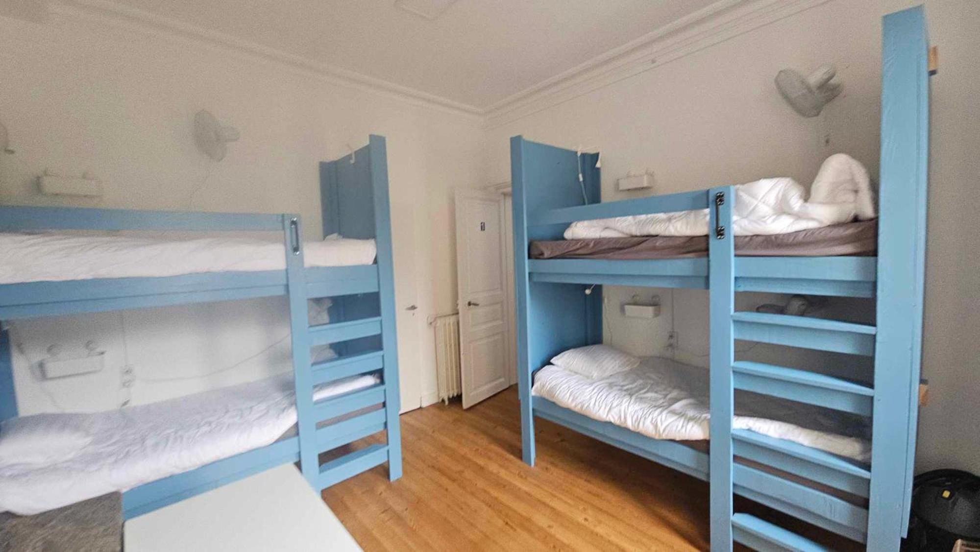 Bed In 6-Bed Mixed Dormitory Le Jardin Cafe بوردو المظهر الخارجي الصورة