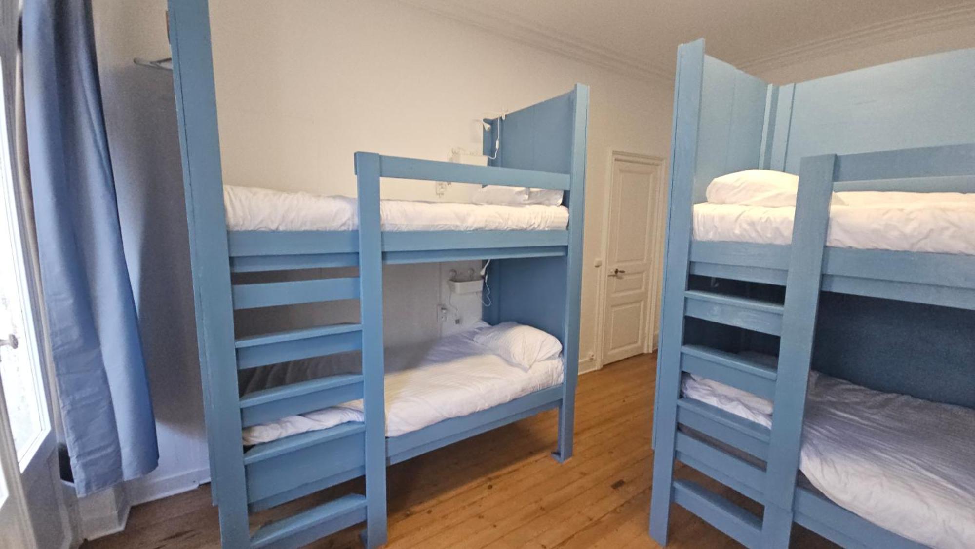 Bed In 6-Bed Mixed Dormitory Le Jardin Cafe بوردو المظهر الخارجي الصورة