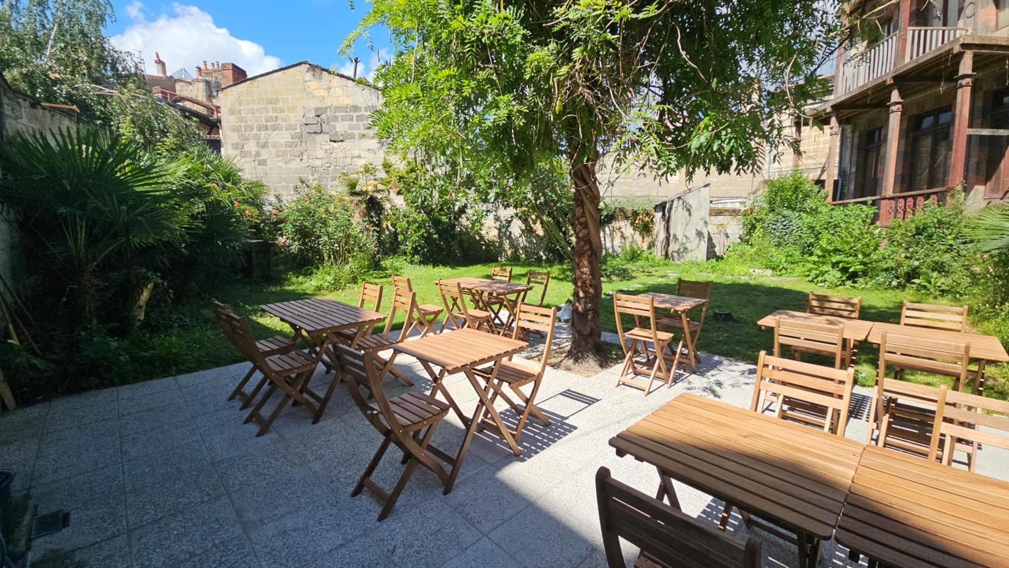 Bed In 6-Bed Mixed Dormitory Le Jardin Cafe بوردو المظهر الخارجي الصورة