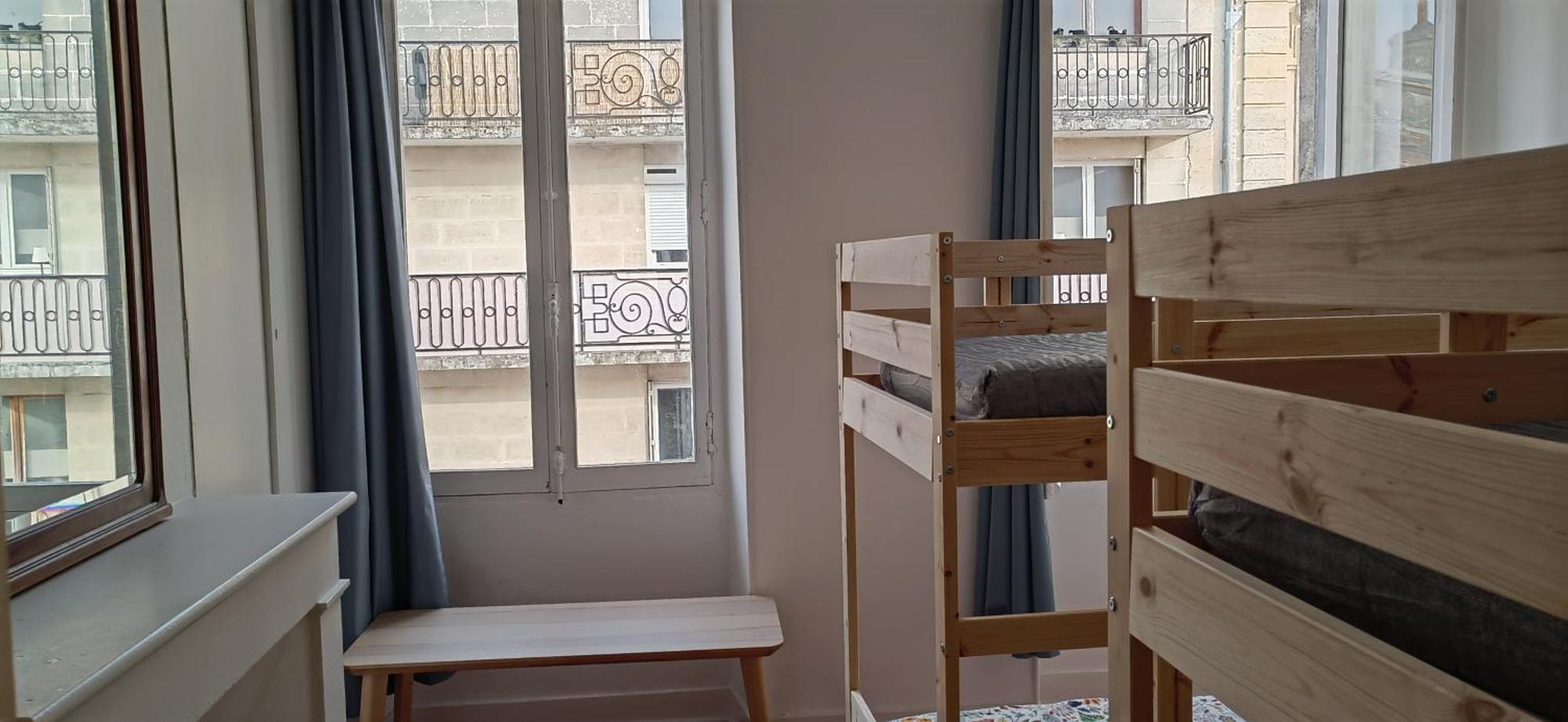 Bed In 6-Bed Mixed Dormitory Le Jardin Cafe بوردو المظهر الخارجي الصورة