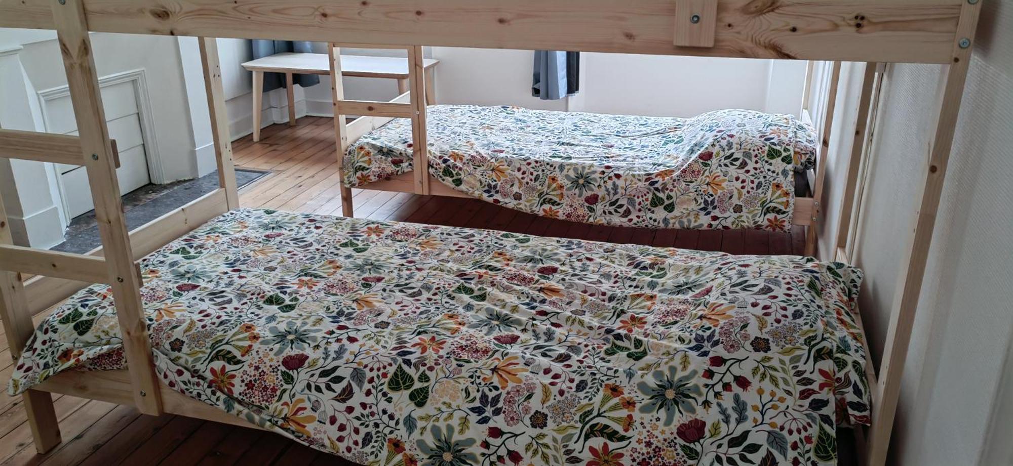 Bed In 6-Bed Mixed Dormitory Le Jardin Cafe بوردو المظهر الخارجي الصورة