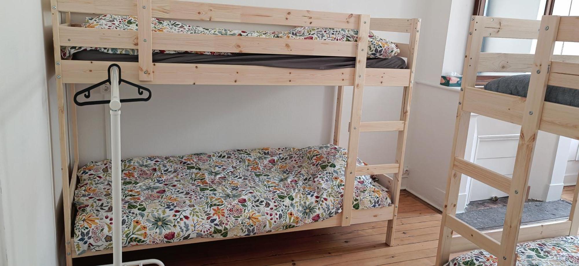 Bed In 6-Bed Mixed Dormitory Le Jardin Cafe بوردو المظهر الخارجي الصورة